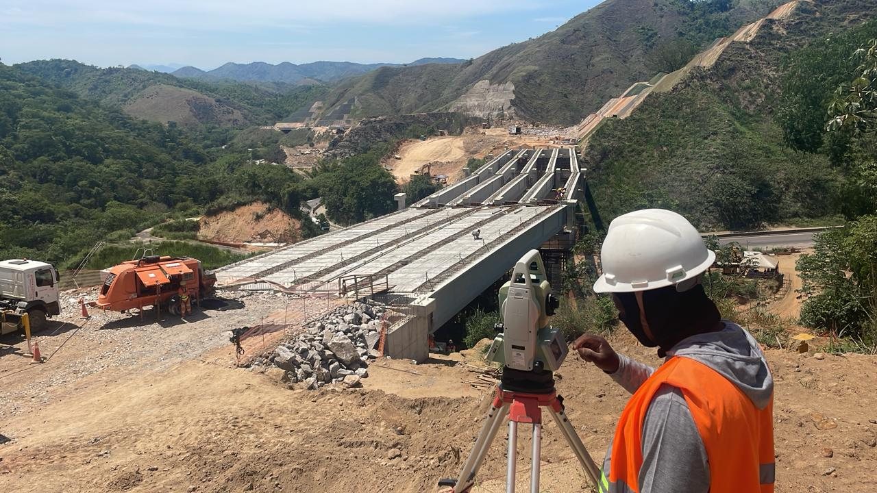 Topografia em obra na Serra das Araras